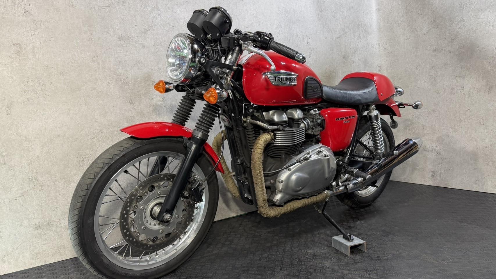 Triumph スラクストン９００